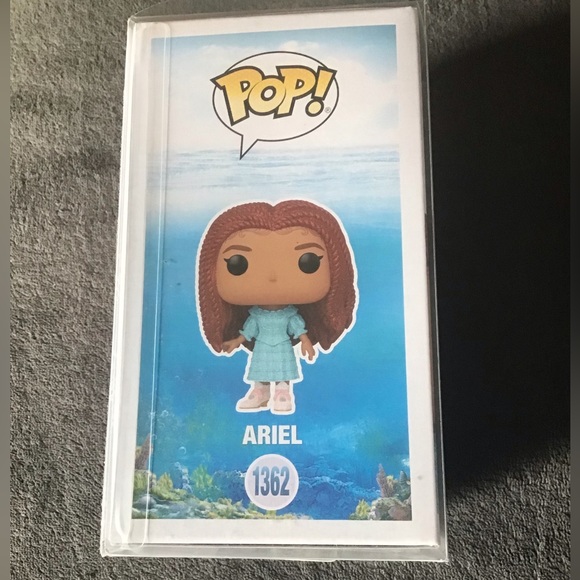 Funko POP! ARIEL IN BLUE DRESS (DIAMOND) Pop Disney Funko New Exclusive … - Picture 4 of 5